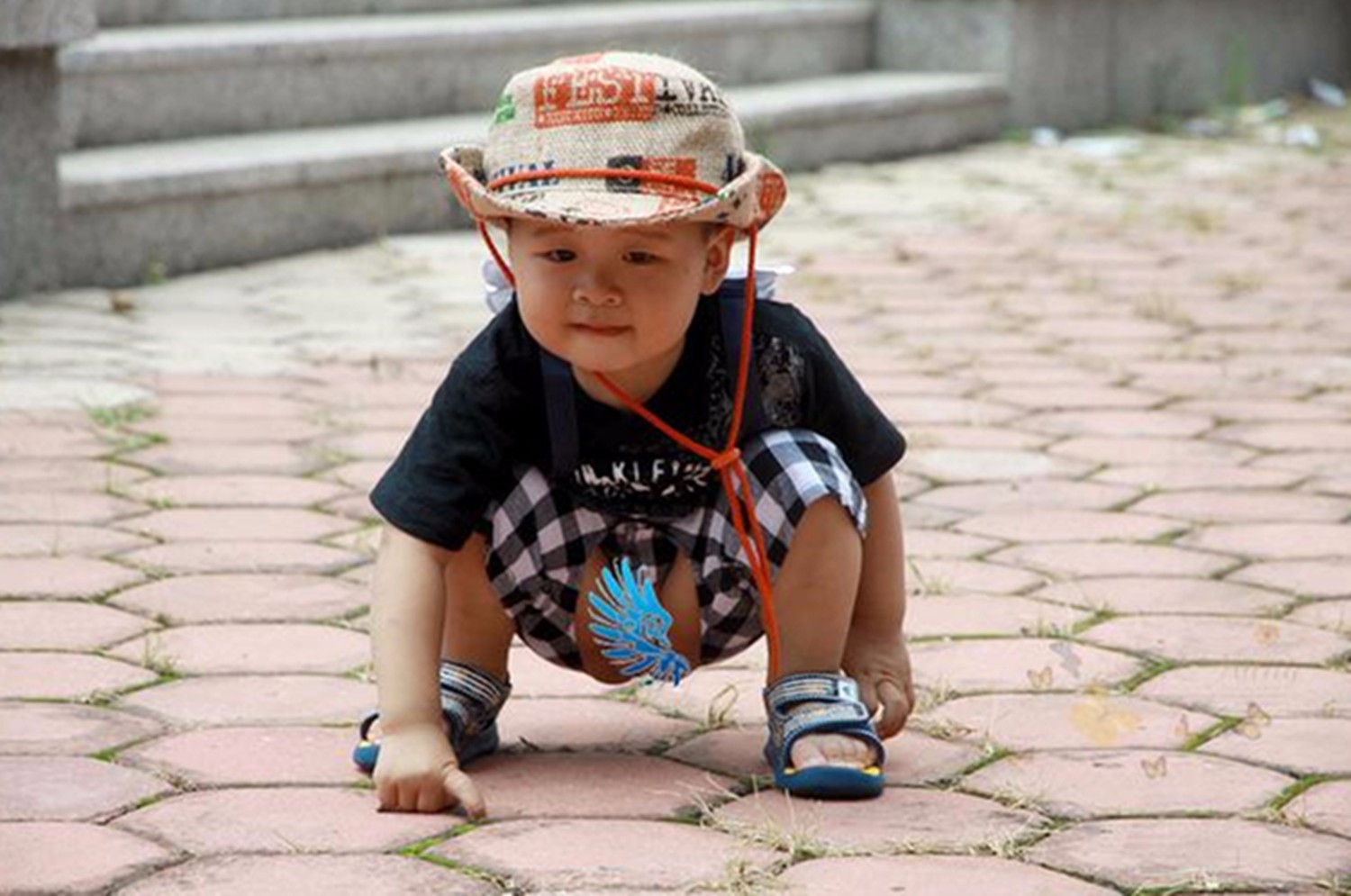 给宝宝选纸尿裤,尺码不对5大危害易让娃吃苦,新手爸妈需知晓