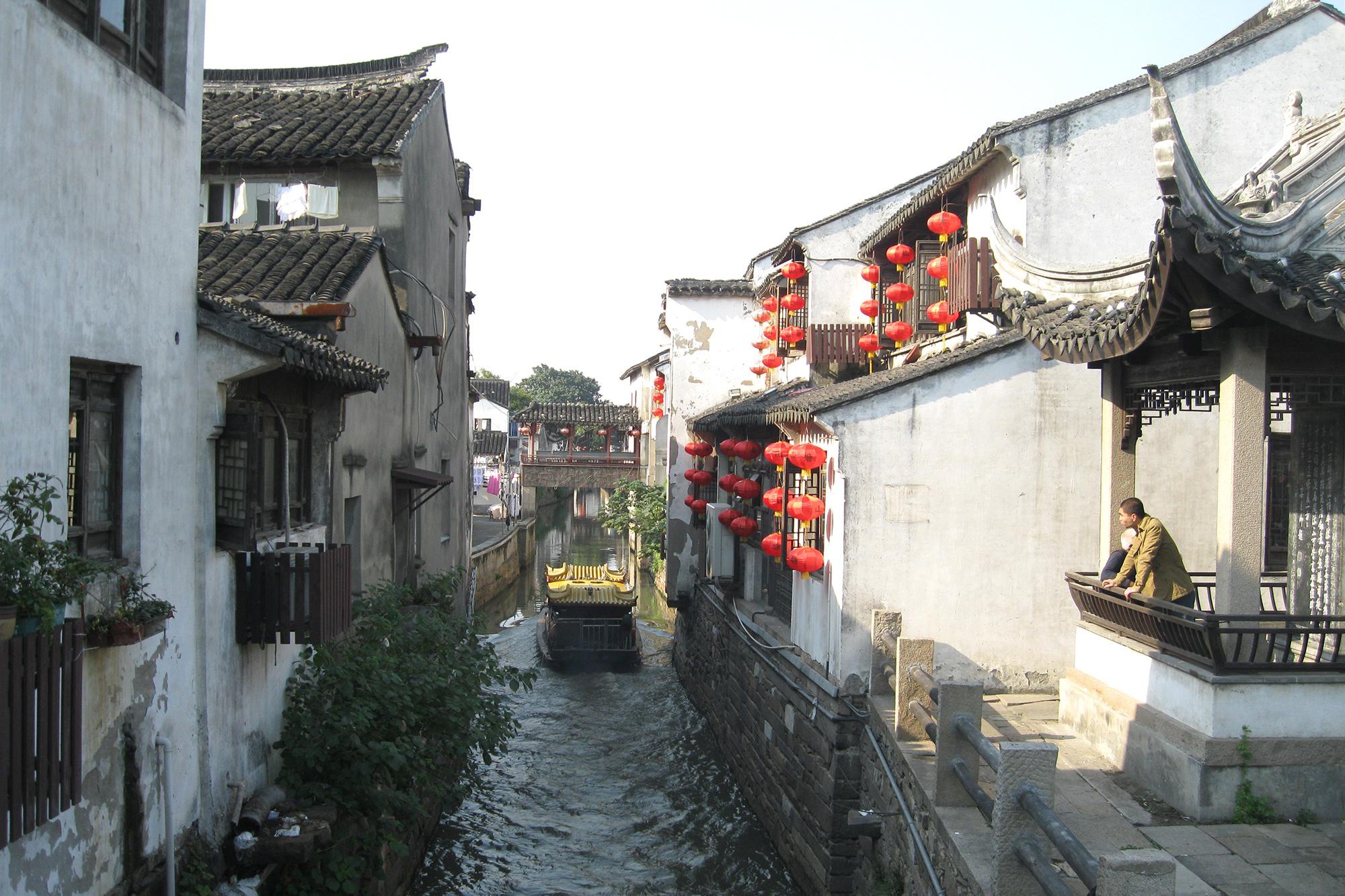 苏州旅游必去的古街,号称"姑苏第一名街"的七里山塘,门票免费