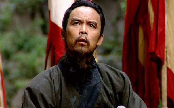 他是益州的名将,从小就英勇无比,可是对刘备却宁死不降