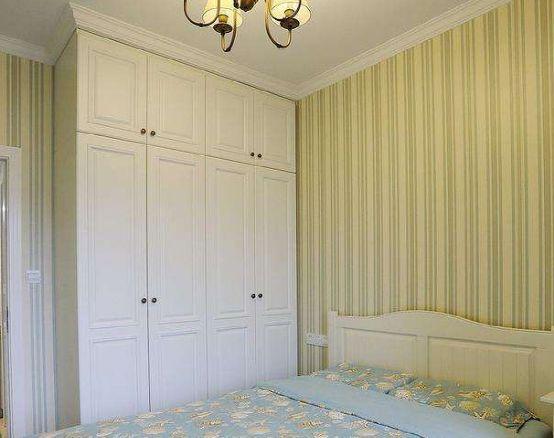 衣柜顶部,装上这个东西,能保护衣柜还很美观__财经头条