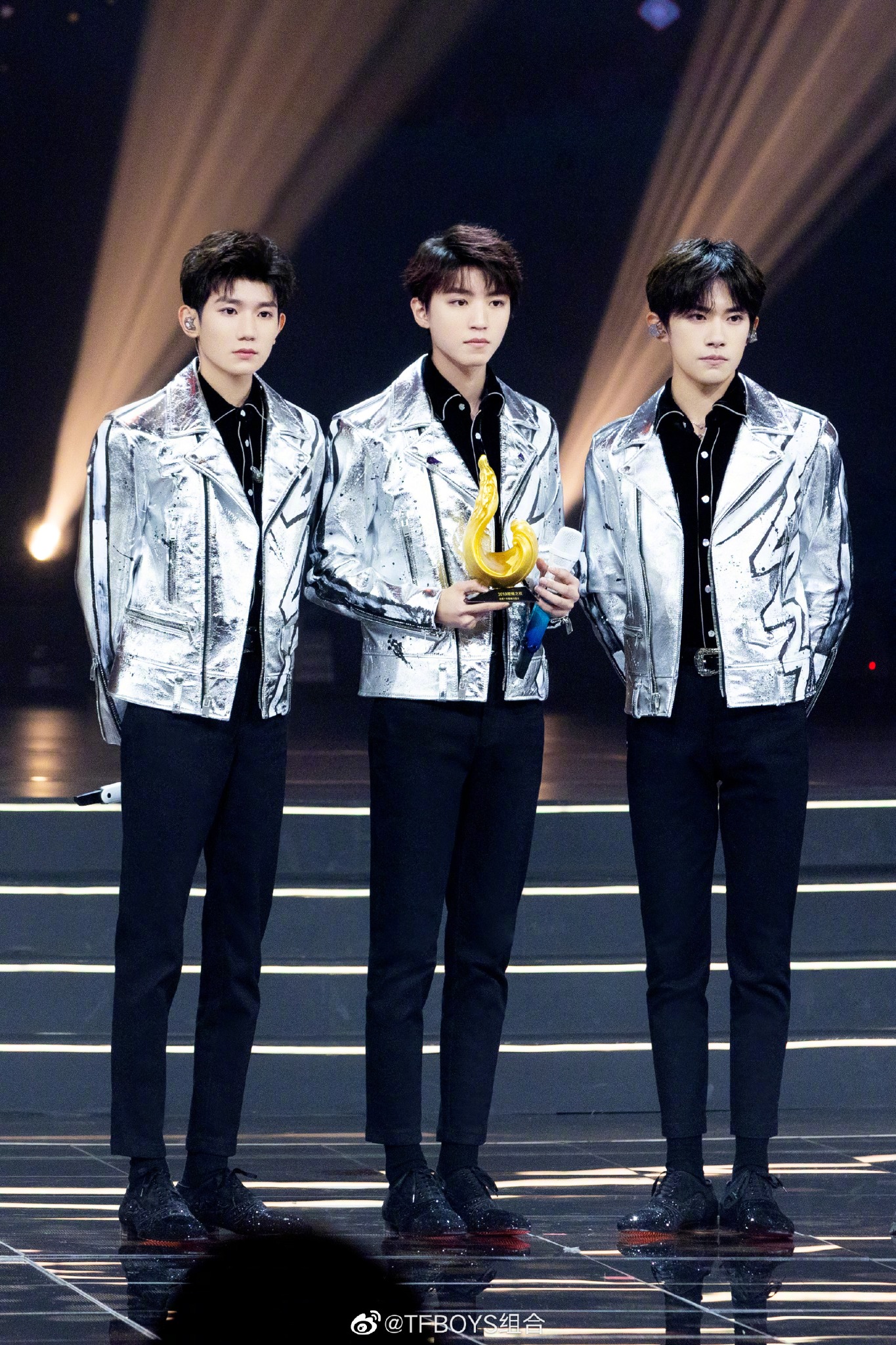 tfboys三人复工后集体营业,用表情诠释"我爱你",浪漫满分