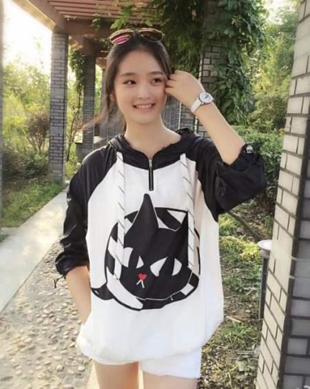 去年,柴蔚出演了《初恋那件小事》,在其中饰演的是何欣.