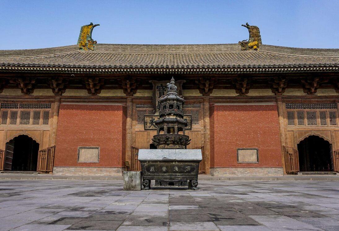 大同庞大规模的辽金寺庙建筑群,色调与日本京都的寺庙相仿
