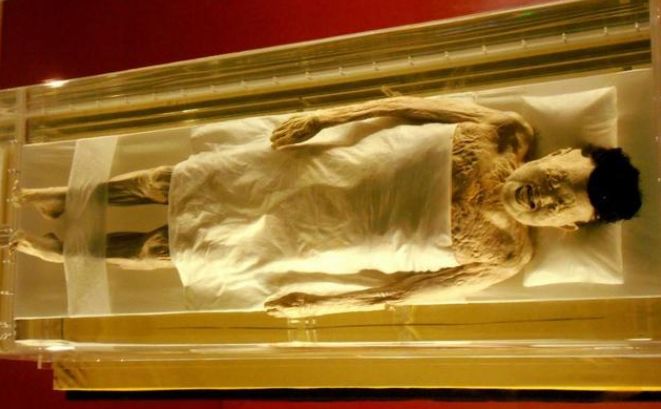 人死后尸骨埋在地下能保存多久?多久会变成一堆白骨?