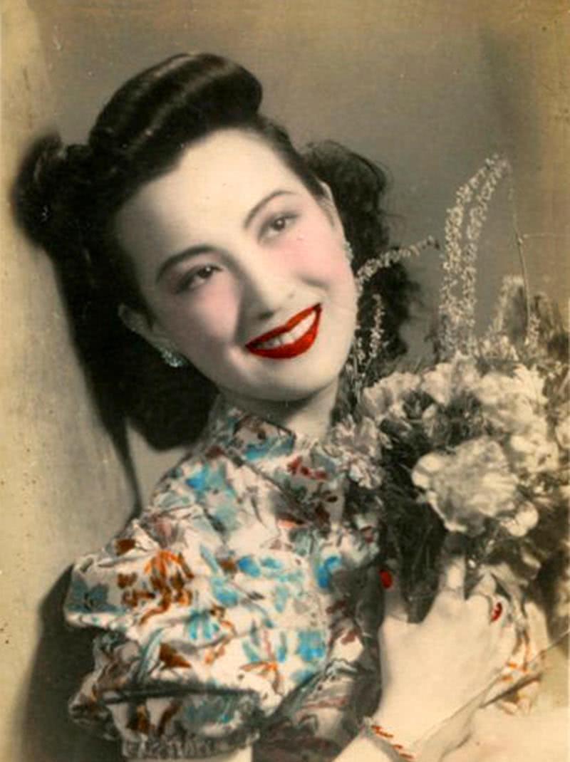 她是民国传奇影星,因漂亮3岁被舅舅拐卖,现在一张照片拍卖218万