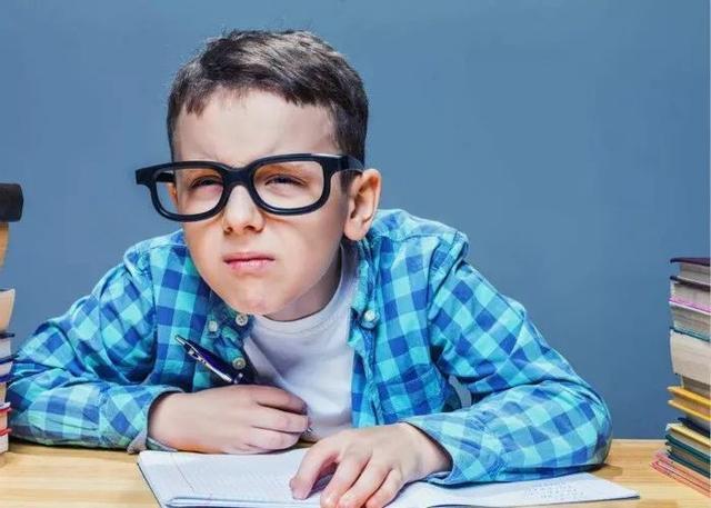为什么眯着眼睛比睁大眼睛看得清?科学家深入研究,最终找到答案