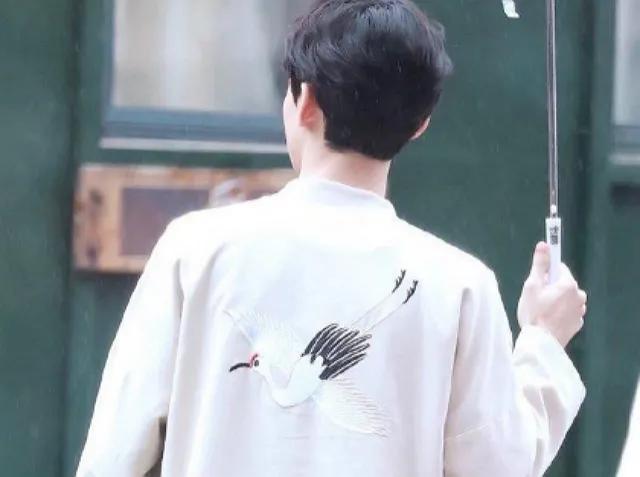 看"背影"猜明星,一秒认出邓伦不算啥,全认出来那才叫大佬!