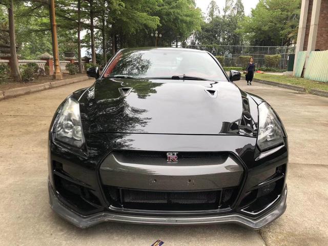 实拍日产gtr仅售23万,外观强悍凶猛,百公里加速达到2.72秒