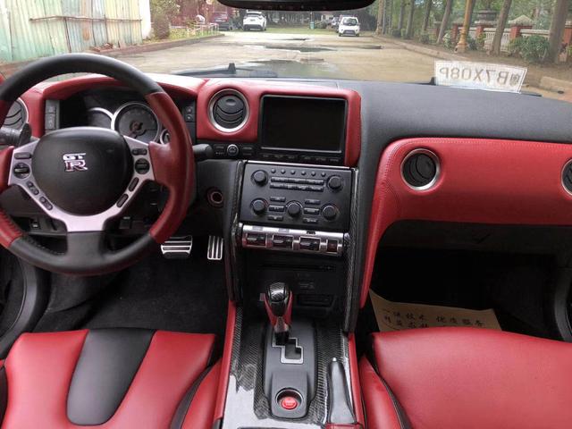 实拍日产GTR仅售23万，外观强悍凶猛，百公里加速达到2.72秒-新浪汽车