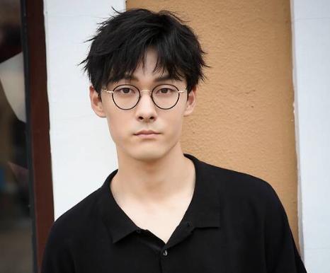 张雨剑自曝被跟拍,花式自嘲哭穷,网友的评论太搞笑