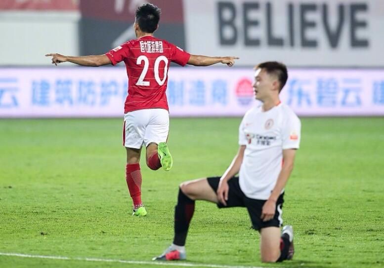 于汉超曾获央视点赞!3次爱心善举曝光:给白血病小球员捐款休闲区蓝鸢梦想 - Www.slyday.coM 于汉超曾获央视点赞!3次爱心善举曝光:给白血病小球员捐款休闲区蓝鸢梦想 - Www.slyday.coM