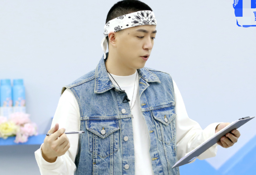 都说青你2的学员颜值高看到导师的妻子后直接pick她出道