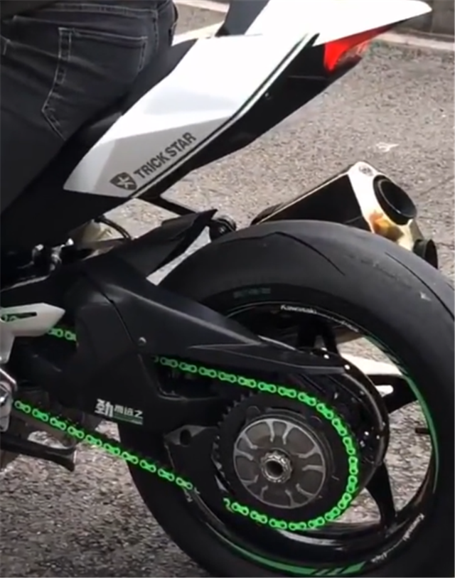 "犀牛白"川崎h2,2.7秒破百,车主不戴盔,车子还不挂牌