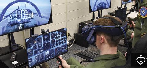 美国空军正在使用VR/AR技术进行培训及设备维护|模拟器|美国空军|飞行员_新浪新闻