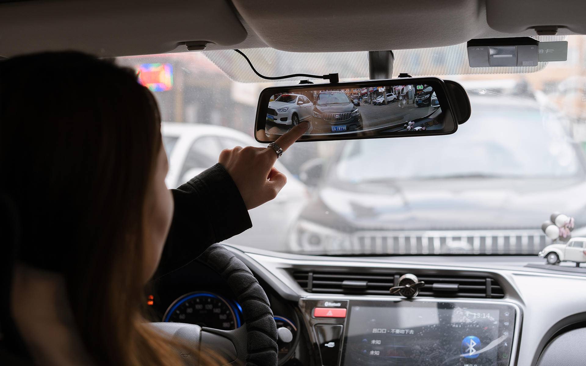 华为海思芯片,盯盯拍mola e3无延迟流媒体前后双录行车记录仪