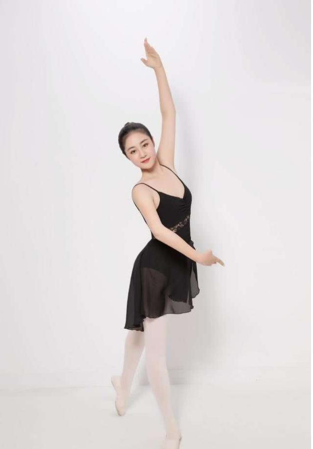 "王小蒙"可真豪气,一件开衫27800,一般人都穿不起|毕畅|开衫|王小蒙