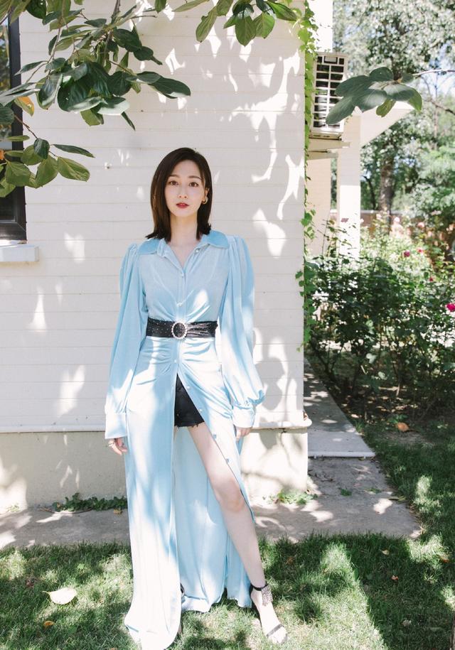 她因《步步惊心》玉檀被观众熟知,今穿粉t配连帽衫,娇嫩十足|叶青