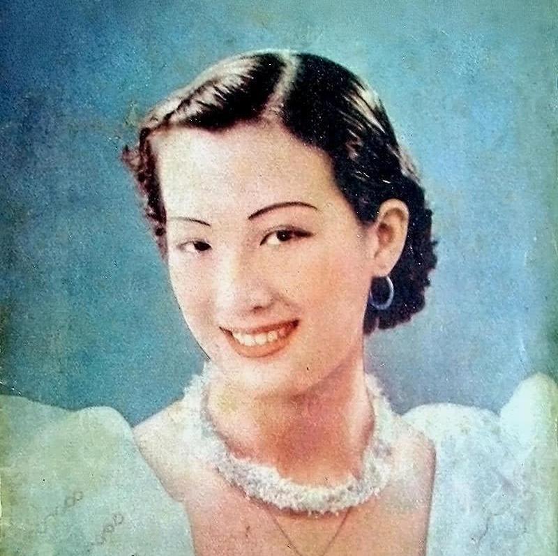 她是民国传奇影星,因漂亮3岁被舅舅拐卖,现在一张照片拍卖218万