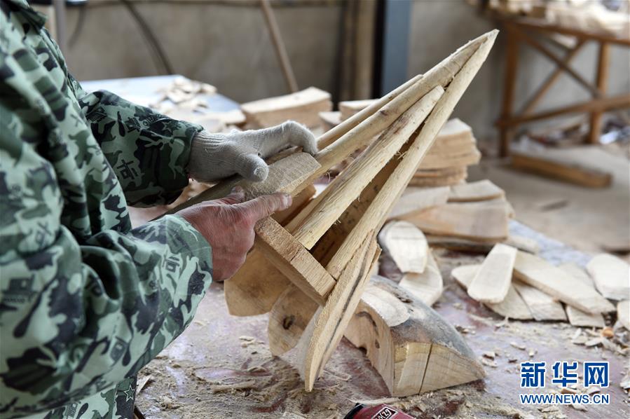 安徽阜南:木制工艺品助增收