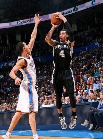 一人当年投篮频频打铁,正负值还那么高,不看真不知道