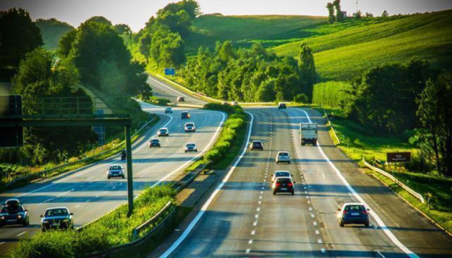 开车行驶在路上要注意这6种违章"陷阱",稍不注意就会被扣分