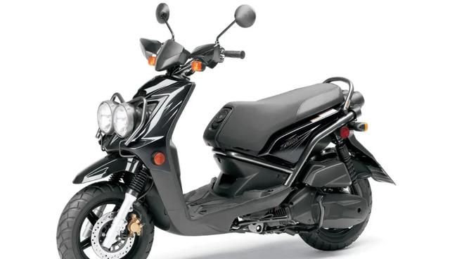 雅马哈bws 125是踏板中为数甚少具备越野风格的踏板车,正是因为它独有