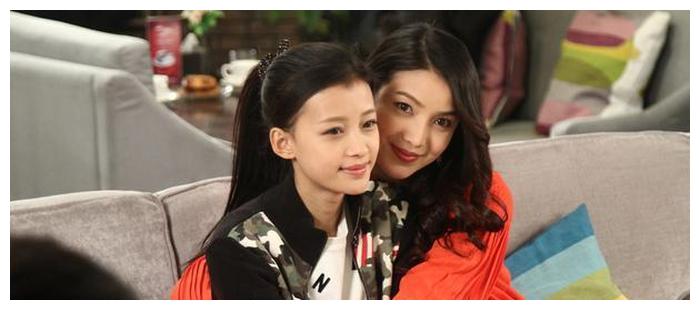 张雪迎合作了《十五年等待候鸟》这部作品,可以说在剧中饰演的女主角