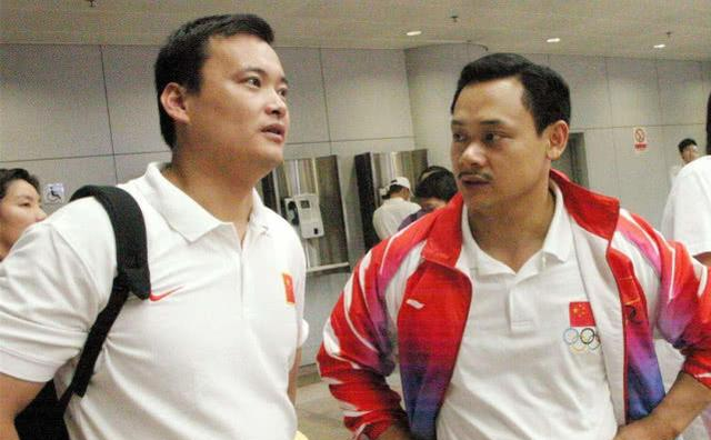 世界冠军退役当县长,46岁从政官至副厅级,如今妻子是美女空姐|占旭刚