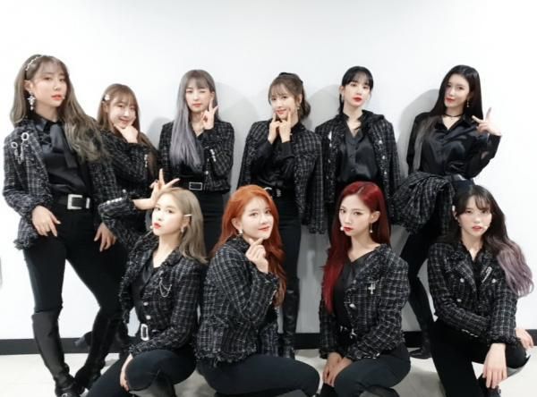 粉丝向车辆投掷礼物,女团成员差点受伤,所属社发公告!