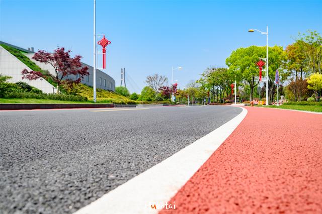 在长江天堑下的茅以升公园航拍润扬大桥看扬州镇江两市