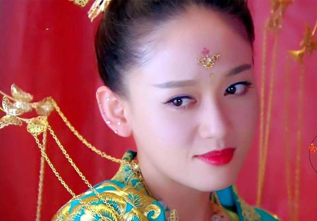 女星眉心的"花钿":赵丽颖霸气,刘诗诗惊艳,杨幂高傲!