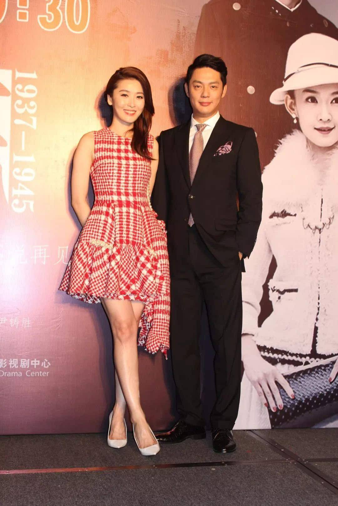 她为捧红丈夫付出了22年,丈夫成名却惨遭抛弃,如今孤身抚养儿子