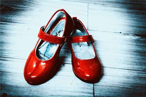 欧洲"红舞鞋"事件:400人在街头乱舞,直到力竭而死,至今无解