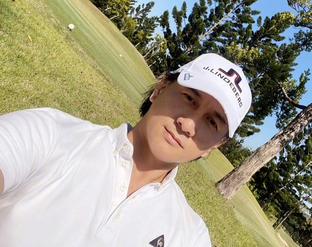 吴奇隆晒自拍显稳重,已疯狂迷恋上高尔夫球,幻想自己在打锦标赛