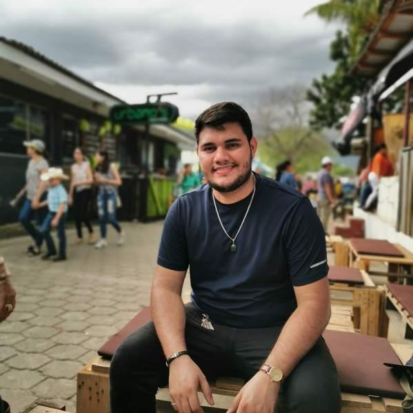 洪都拉斯男子发照片时暴露了自己的位置,几小时后在街头被人杀害