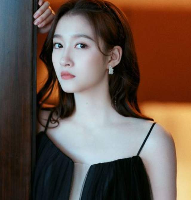 盘点关晓彤惊艳全场的八大裙装,看看哪款最美?