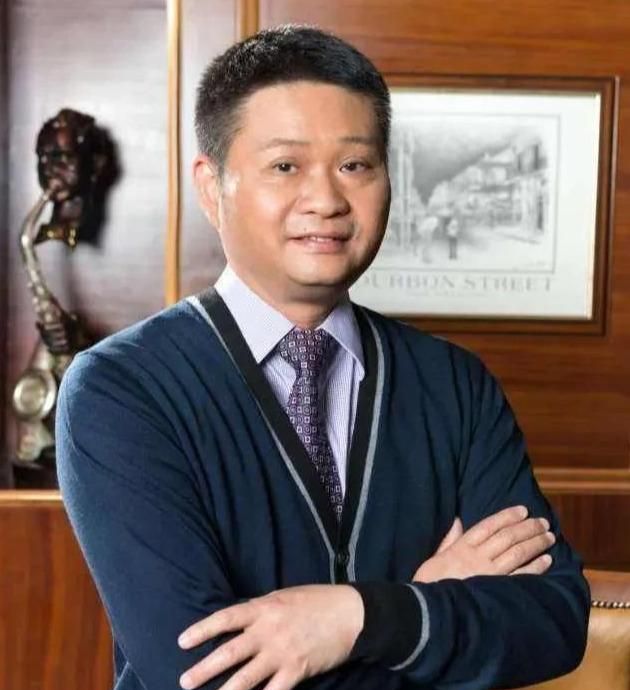 高中毕业生把小作坊做到百亿食品王国,你一定吃过他家的零食