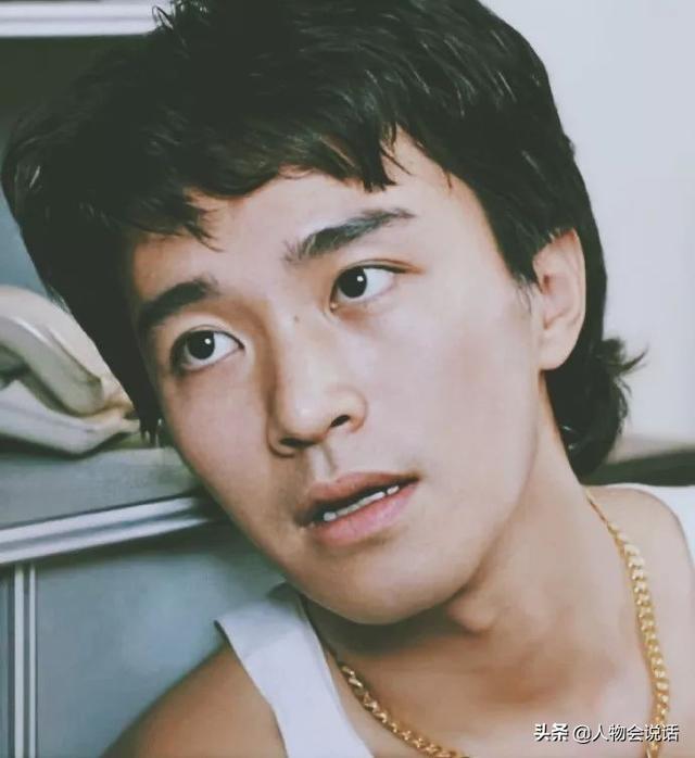 58岁周星驰满头白发落泪:被误解30年,却无人懂我的心酸