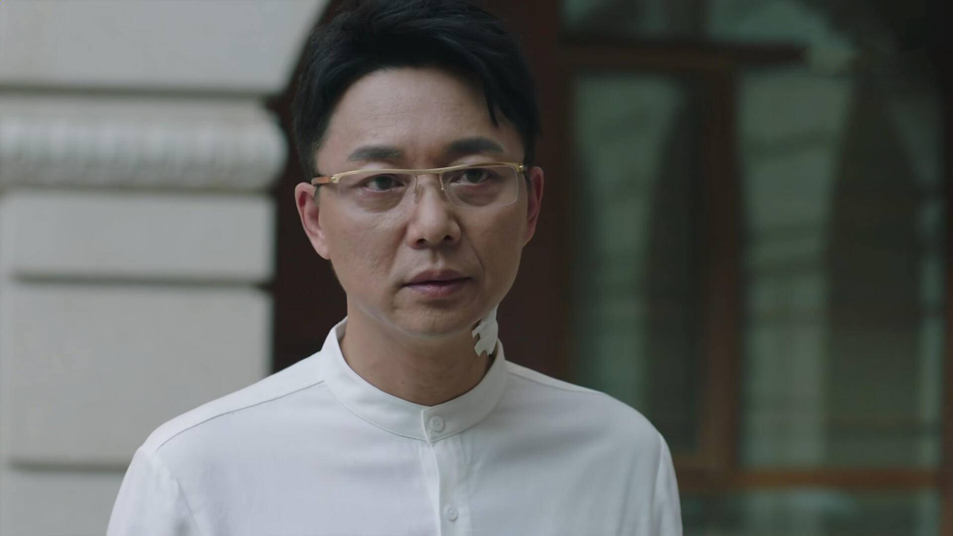 不过,纵然刘奕君的地位今非昔比,出演了许多经典作品,但他却带不红