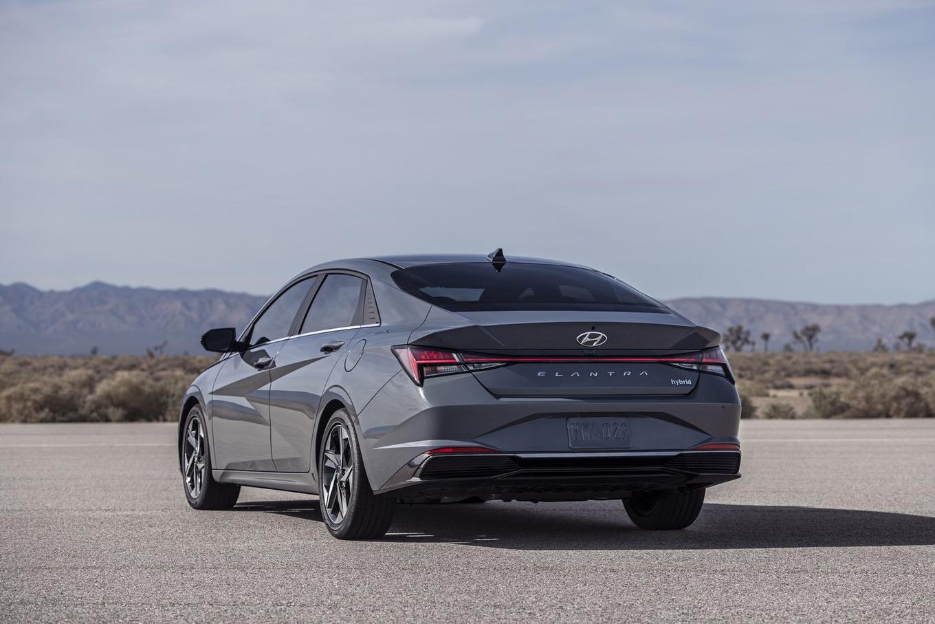 现代伊兰特混合动力车准备好了