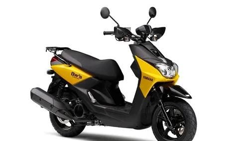 雅马哈bws 125是踏板中为数甚少具备越野风格的踏板车,正是因