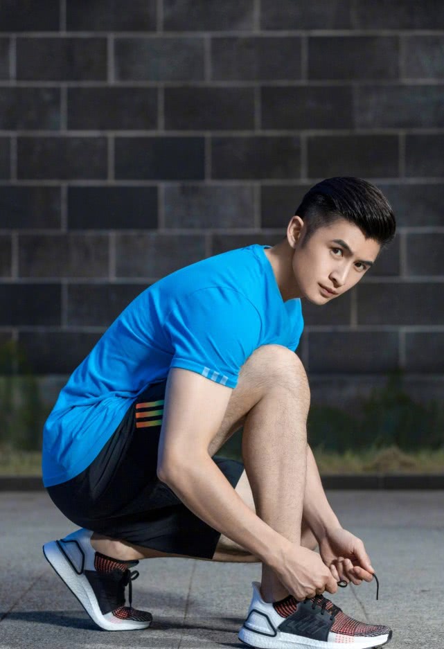 张云龙直播透露明星为什么不多发微博,他其实可以被捧红