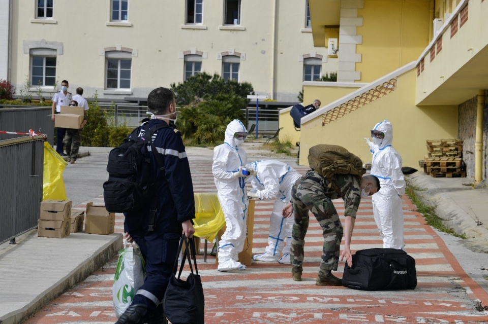 法国海军航母疫情肆虐全舰成员超过13确诊专家还没结束