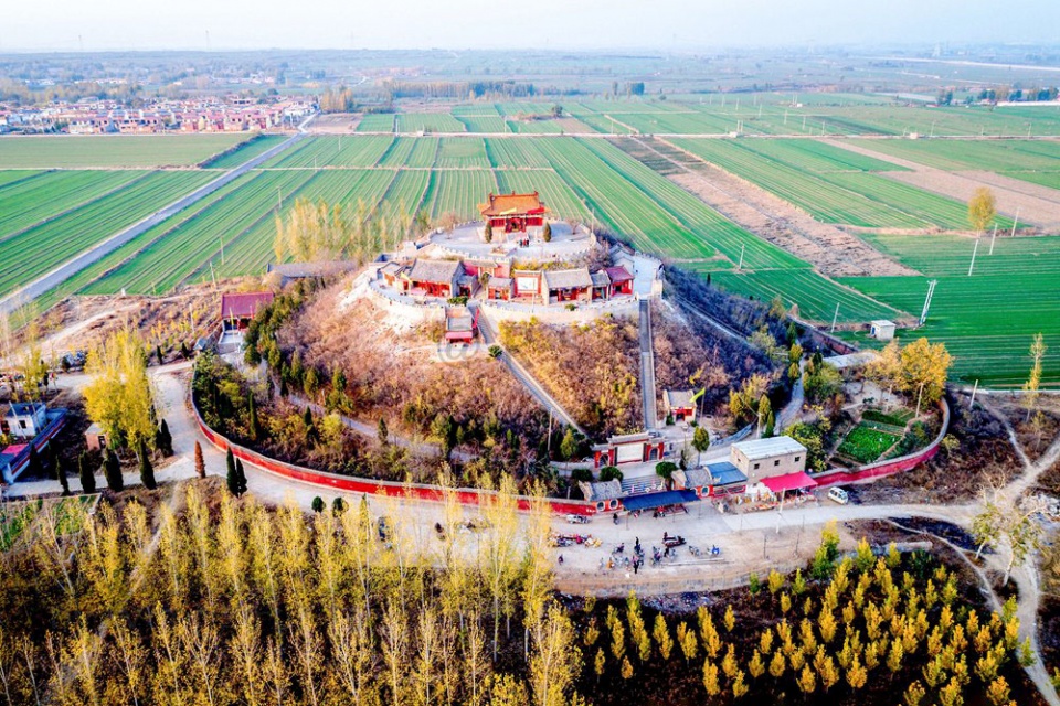 河北邯郸磁县天子冢上神仙爱喝酒各种香型高中低度白酒全有