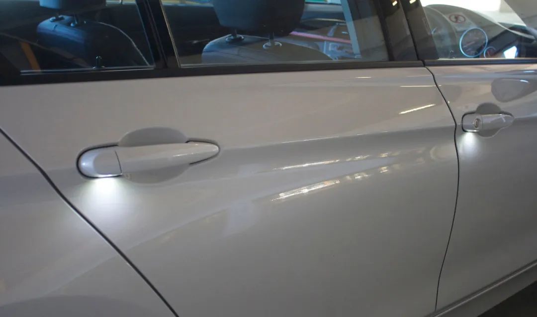 收藏,宝马各式门把手大盘点!除了开车门竟然还有这些酷炫功能