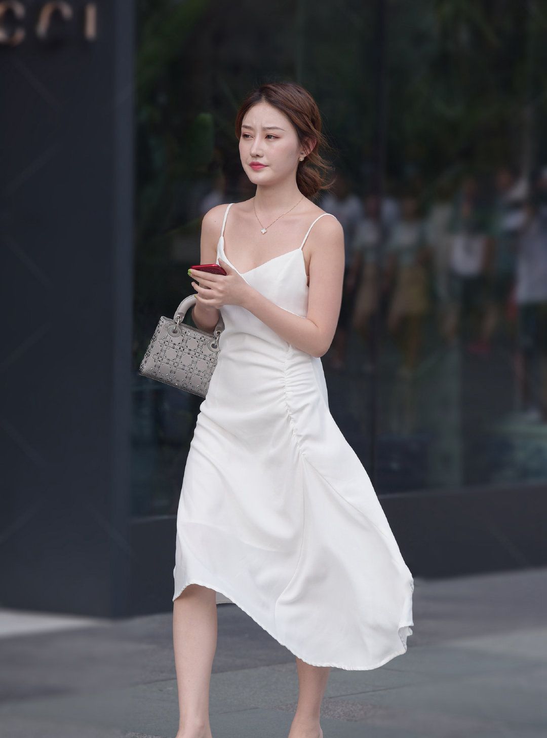 姐姐好有"心机",裙子买长一截的,老公看到都吃醋脸变绿