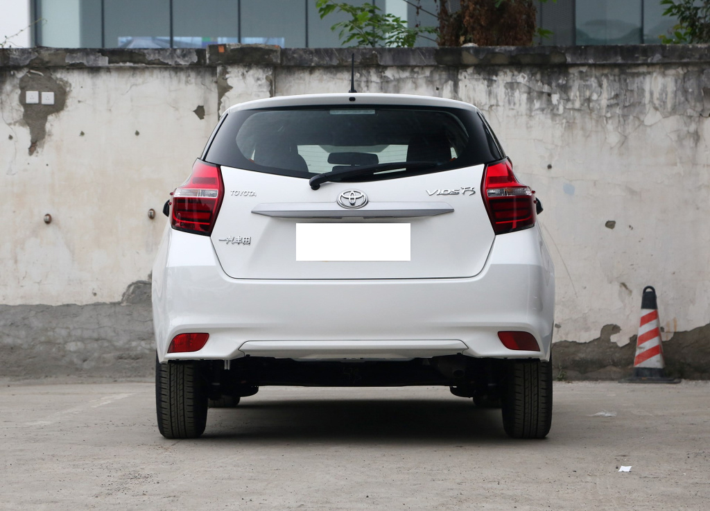 6万出头的日系车,能遮风挡雨,每公里油耗3毛,适合日常的代步