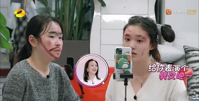 林允在湖南卫视真人秀劈叉疑似内涵赵丽颖