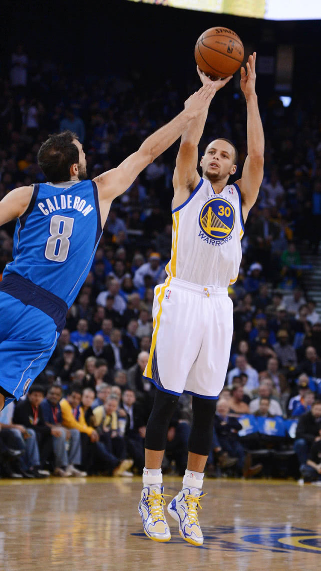 库里进入nba已经有11个年头了,而他在职业生涯中共命中了,2495个三分