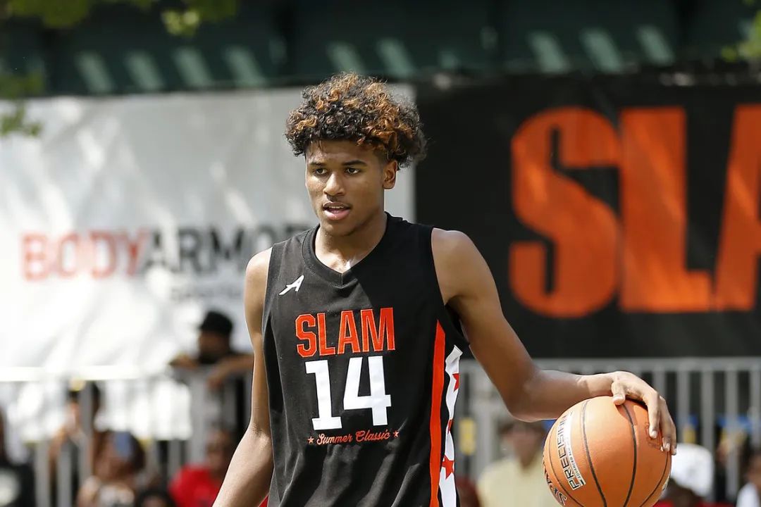 ncaa每年营收超过10亿美元,然而球员们什么也拿不到,两年前ncaa曝出